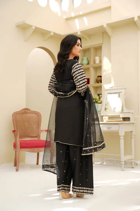 Shab-e-Zaira – Black Embroidered 3-Piece Suit - Image 8