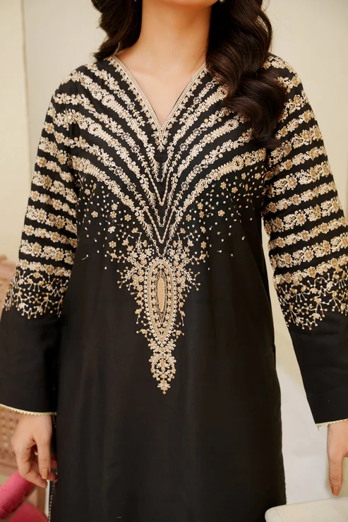 Shab-e-Zaira – Black Embroidered 3-Piece Suit - Image 7